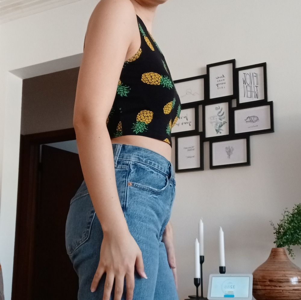 ⛔️SOLD⛔️FREE w/ $25 Purchase; Black Pineapple Print Crop Top - Picture 5 of 10